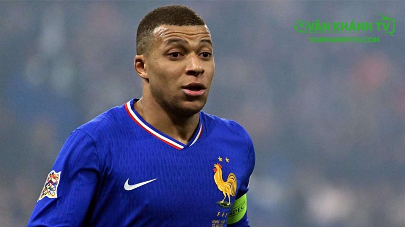 Kylian Mbappe tập trung cùng tuyển Pháp chuẩn bị cho vòng loại World Cup.